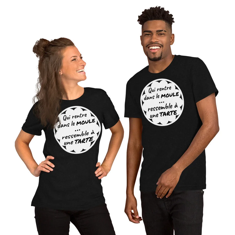 T-shirt unisexe Qui Rentre Dans le Moule (Lettrage foncé) – Image 3